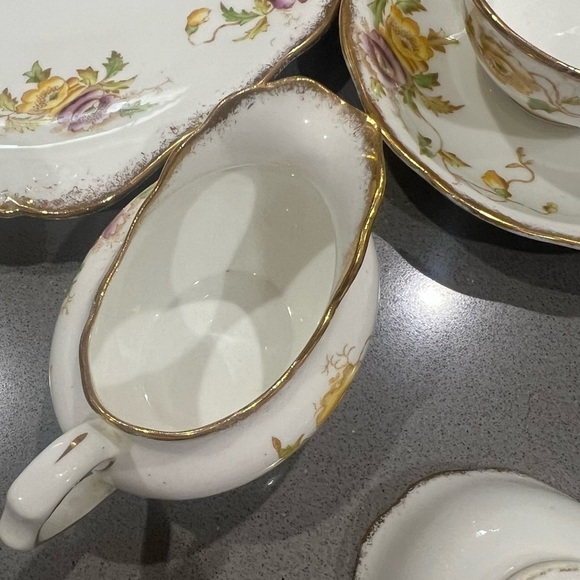 Vintage Royal Albert Crown China Poppies Tea Set – Service for 4 – Hand Painted - Picture 8 of 16